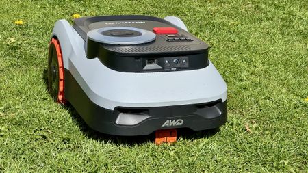Segway Navimow i210E LiDAR Pro on lawn
