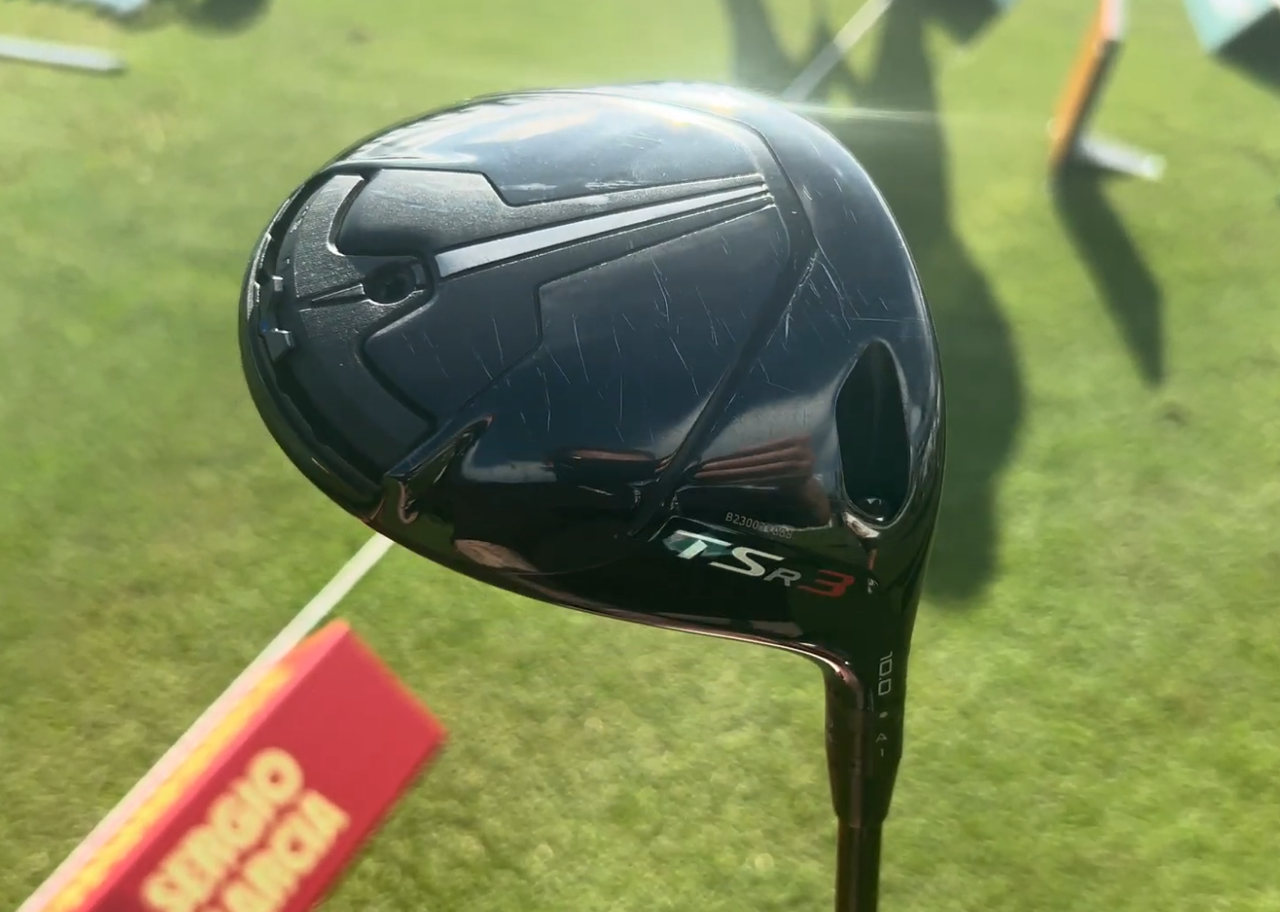 A close up of the Titleist TSR3 driver of David Puig