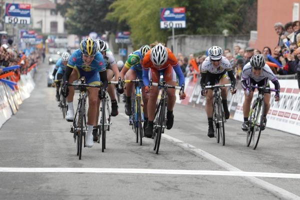 The sprint for second place was taken by Emma Johansson (Hitec Products) from Annemiek Van Vleuten (Netherlands)
