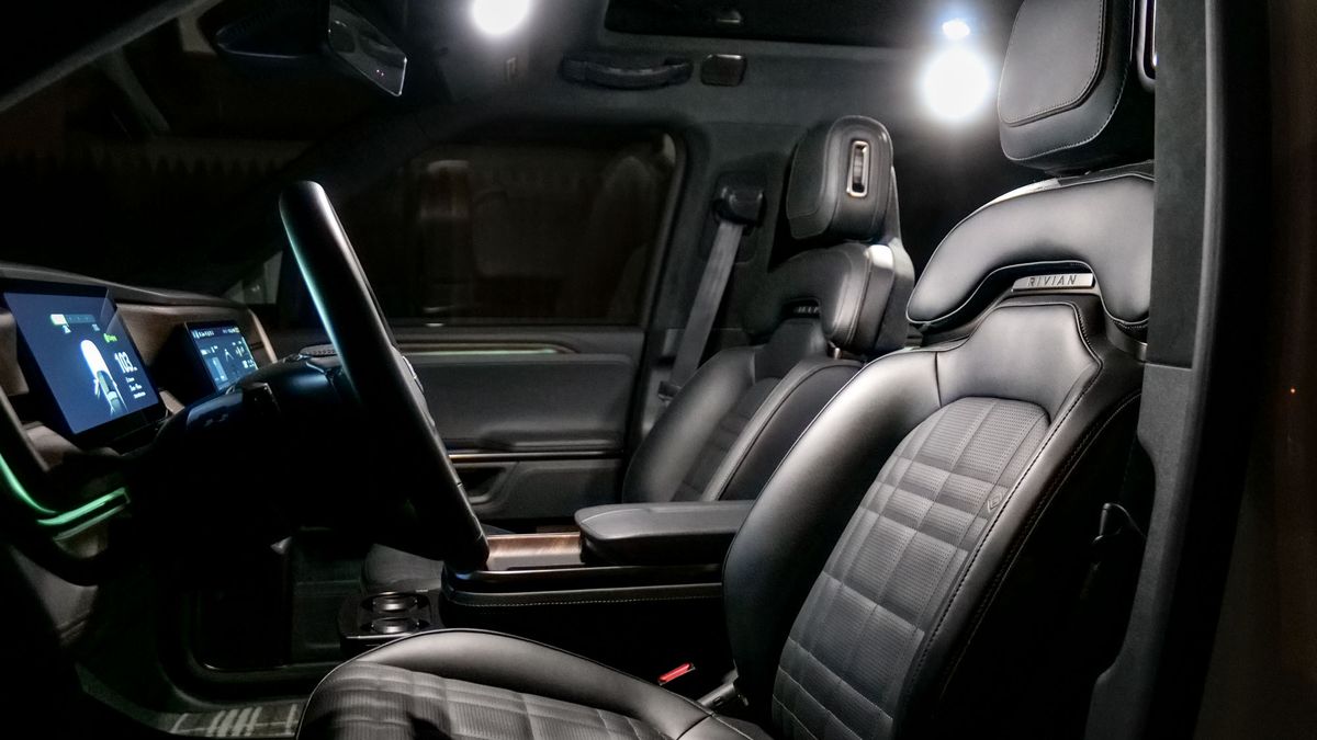 2025 Rivian R1S Tri-Motor test drive review.