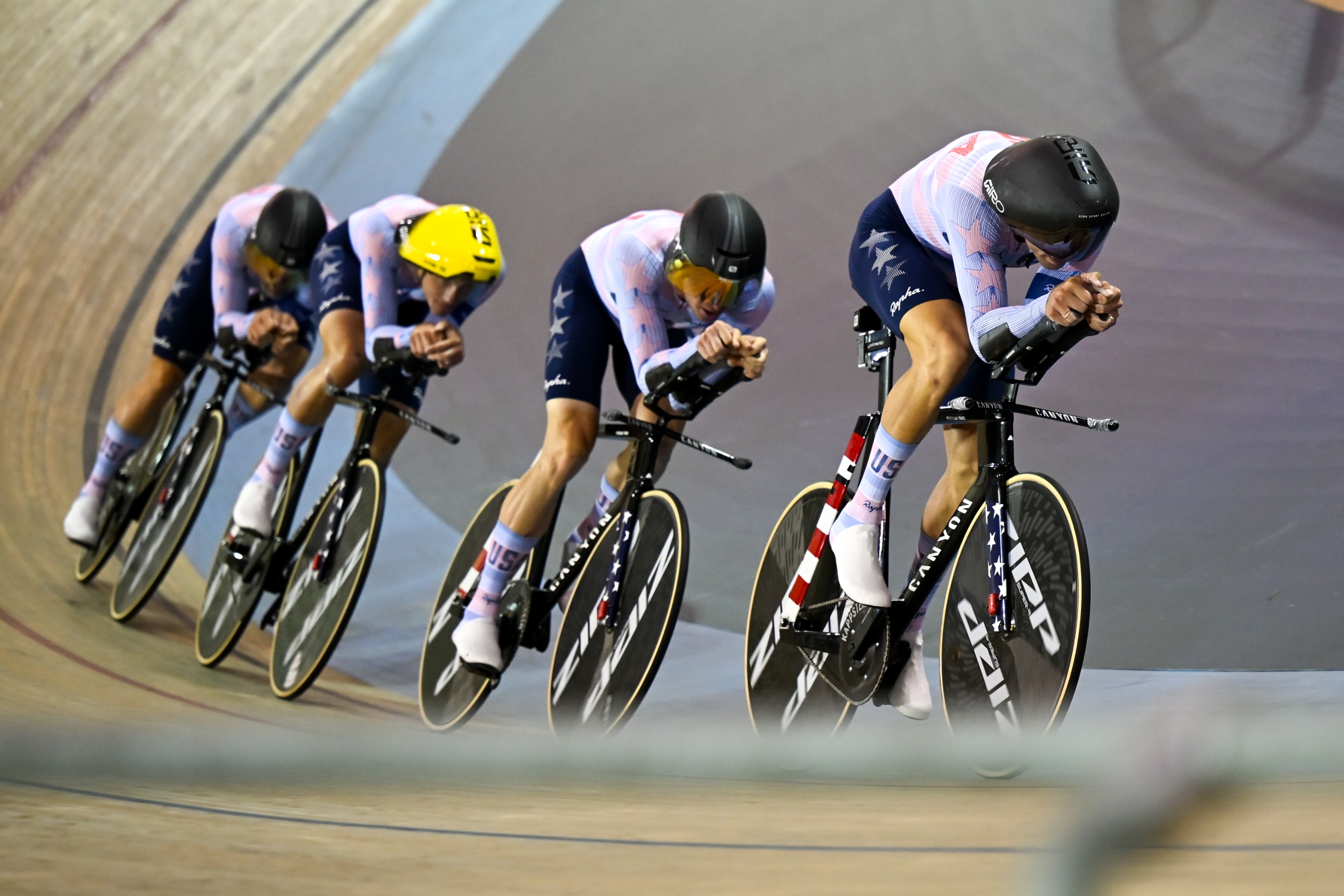 Taylor Phinney leading a US men's team pursuit quartet