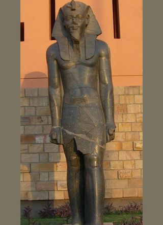 statue of ancient egyptian pharaoh merenptah.
