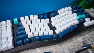 A black Keychron Q14 Max Alice keyboard with white, blue and teal keycaps