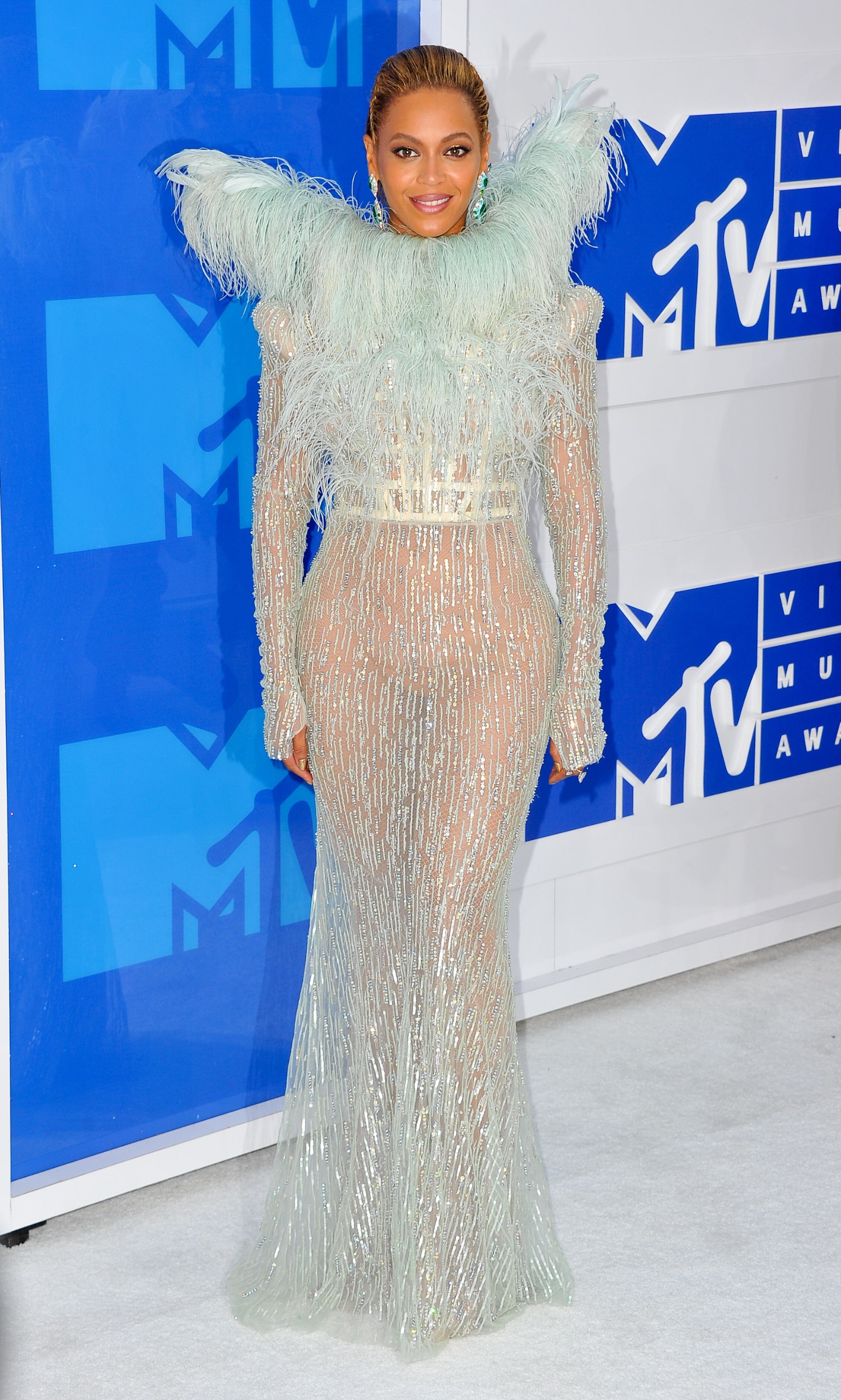 Beyonc&amp;eacute;'s red carpet look at the 2016 MTV Video Music Awards