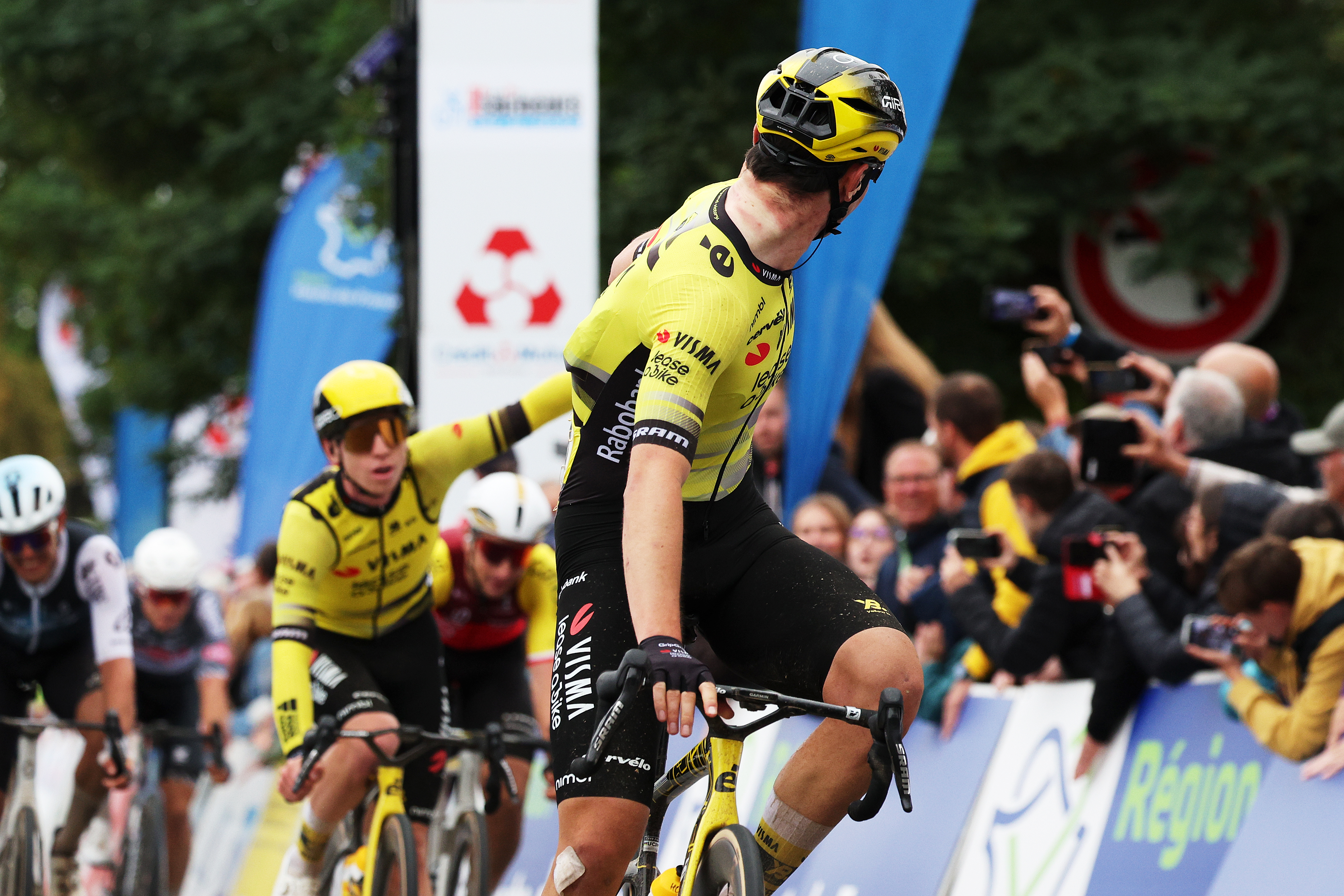 Grand Prix d'Isbergues: Olav Kooij strikes again in dominant team performance