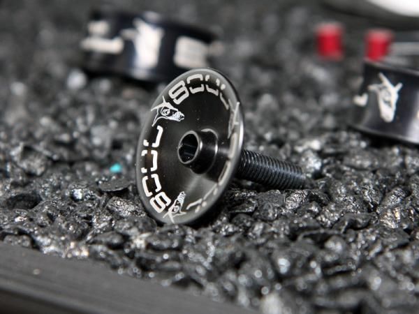 This clever Soul-Kozak one-piece headset cap and bolt is said to weigh just 4.5g.