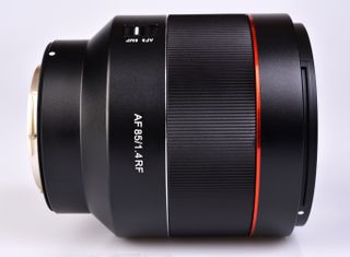Samyang AF 85mm f/1.4 RF lens