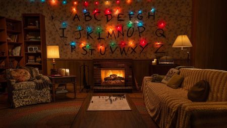 Stranger Things-inspired yule log on Netflix