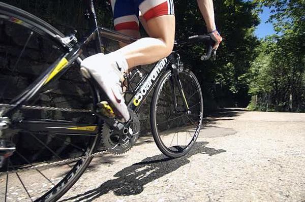 The new all-carbon frame is presumably both lighter and stiffer than the aluminum-and-carbon model it replaced.