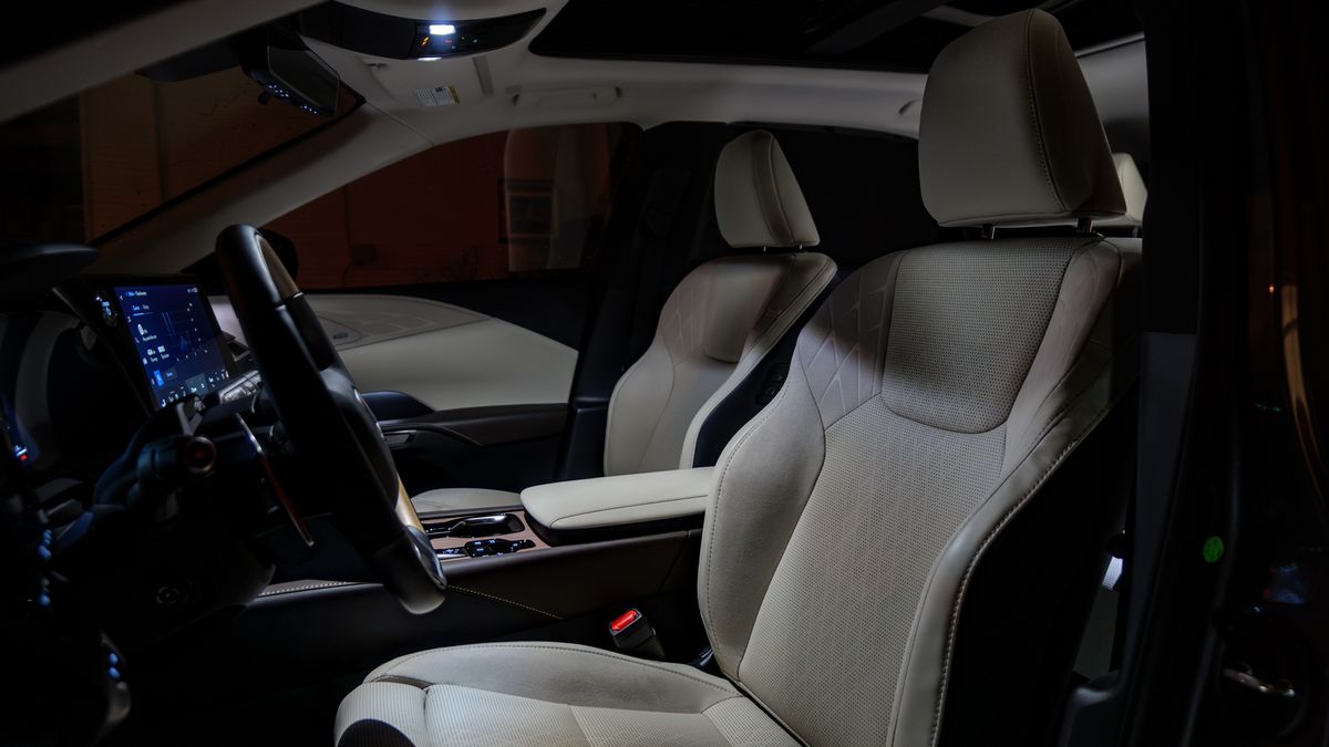 2026 Lexus RX 450h+ review.