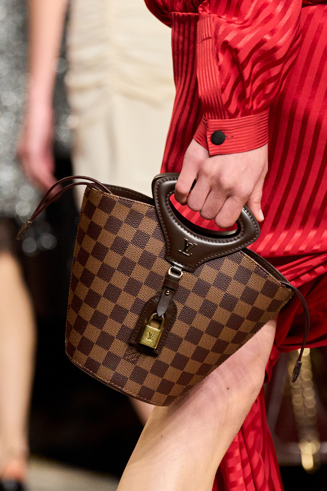 A bag close-up from the Louis Vuitton S/S 25 runway show.