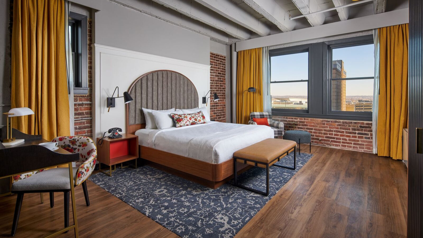 What mattress and bedding does Hotel Indigo use and where can you buy them?