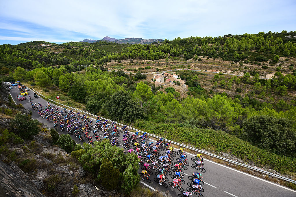 Vuelta a España stage 7 LIVE: Leknessund leads the race on final climb as GC favourites size each other up
