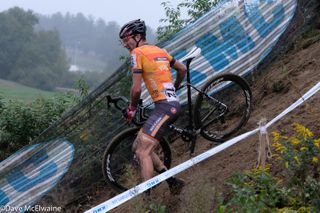 Yannick Eckmann (Boulder Cycle Sport) choosing to run down the steepest descent