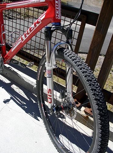 The production model will come with an 80mm Rock Shox SID. The team bikes Chris Eatough and Sue Haywood were riding in Mammoth were equipped with 100mm Rock Shox Reba's.