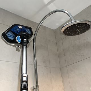 Cleaning the shower tiles with the Polti Vaporetto steam cleaner