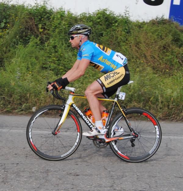 Stefan Schumacher in the leader's jersey at the Vuelta Asturias