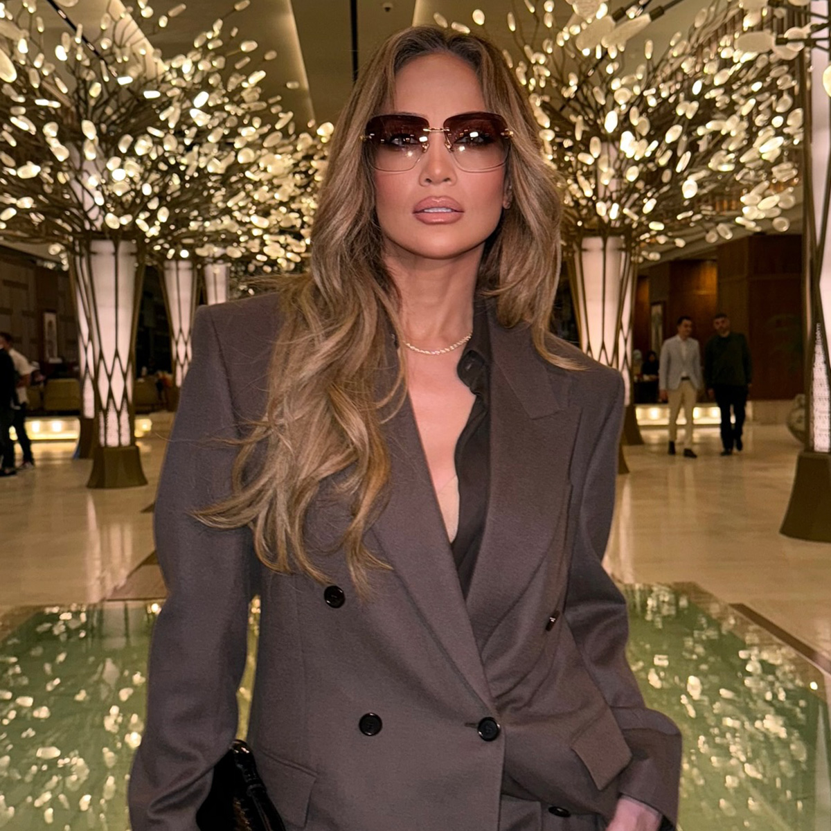 J.Lo Just Wore the Anti-Trend Pant Color That's Fresher Than Black, Gray, and White