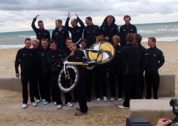 Kanstantsin Siutsou entertains his teammates during the team photographs