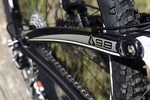 Curvy seatstays - in carbon, of course.