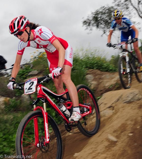 Lea Davison (Specialized) riding with the leaders.