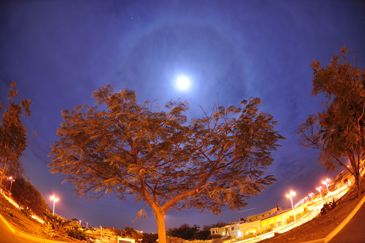 Mars and the Moon by Porto