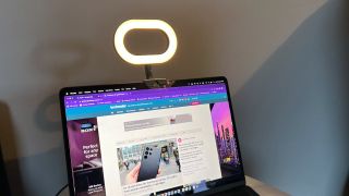 Ikea stänkregn ringlampa belysning laptop videokonferens