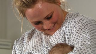 Tracy gives birth in Emmerdale