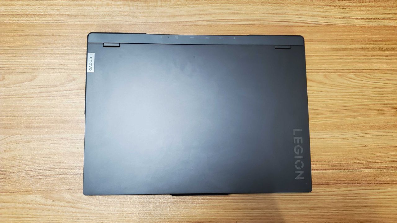 closed black gaming laptop