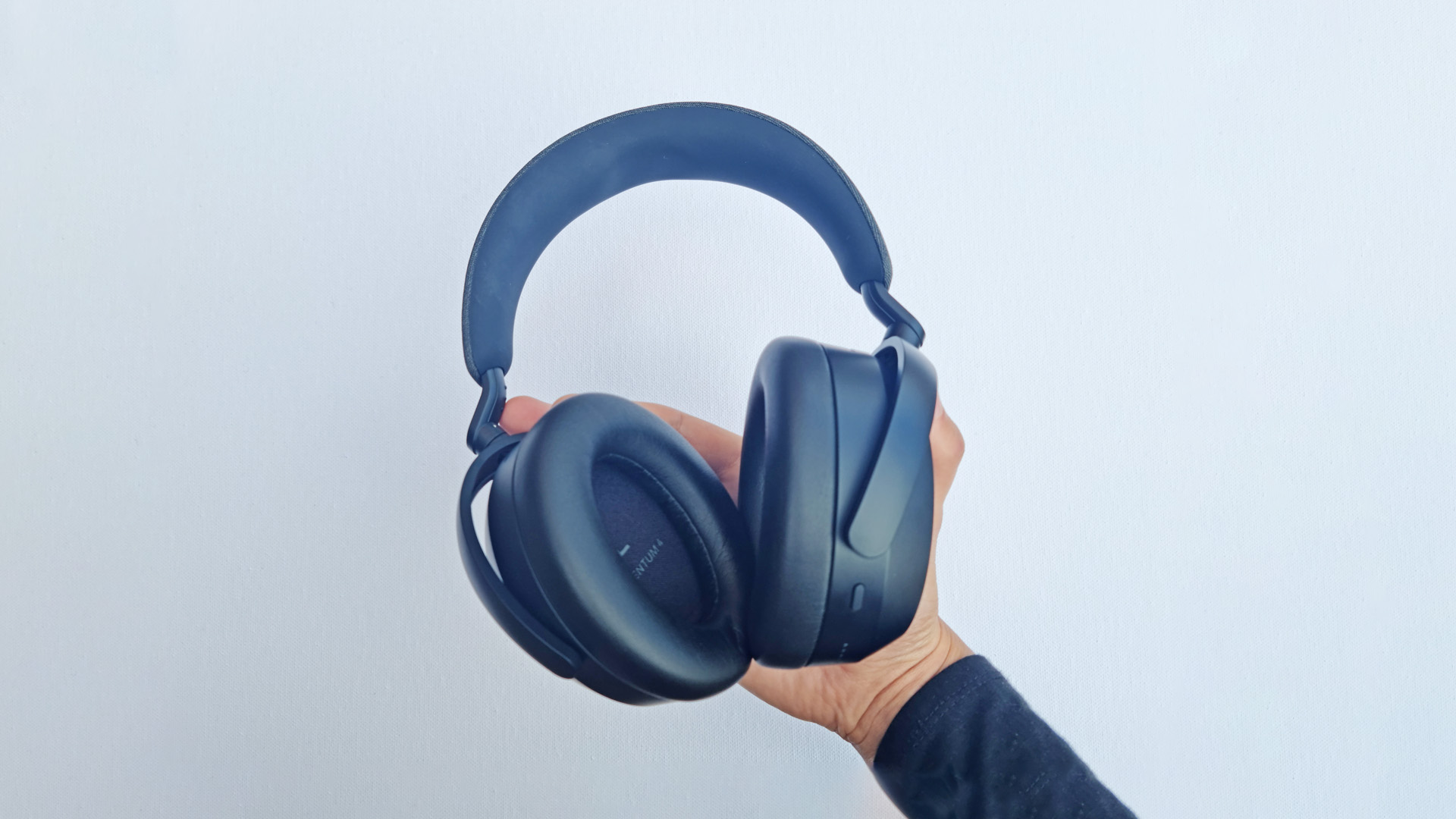 Kablosuz kulak üstü kulaklık: Sennheiser Momentum 4 Wireless