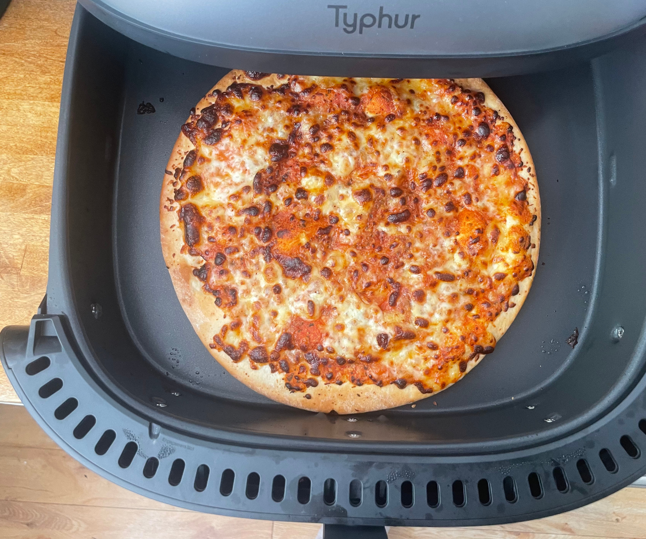 Cooking a ready-made pizza in the Typhur Dome 2 air fryer