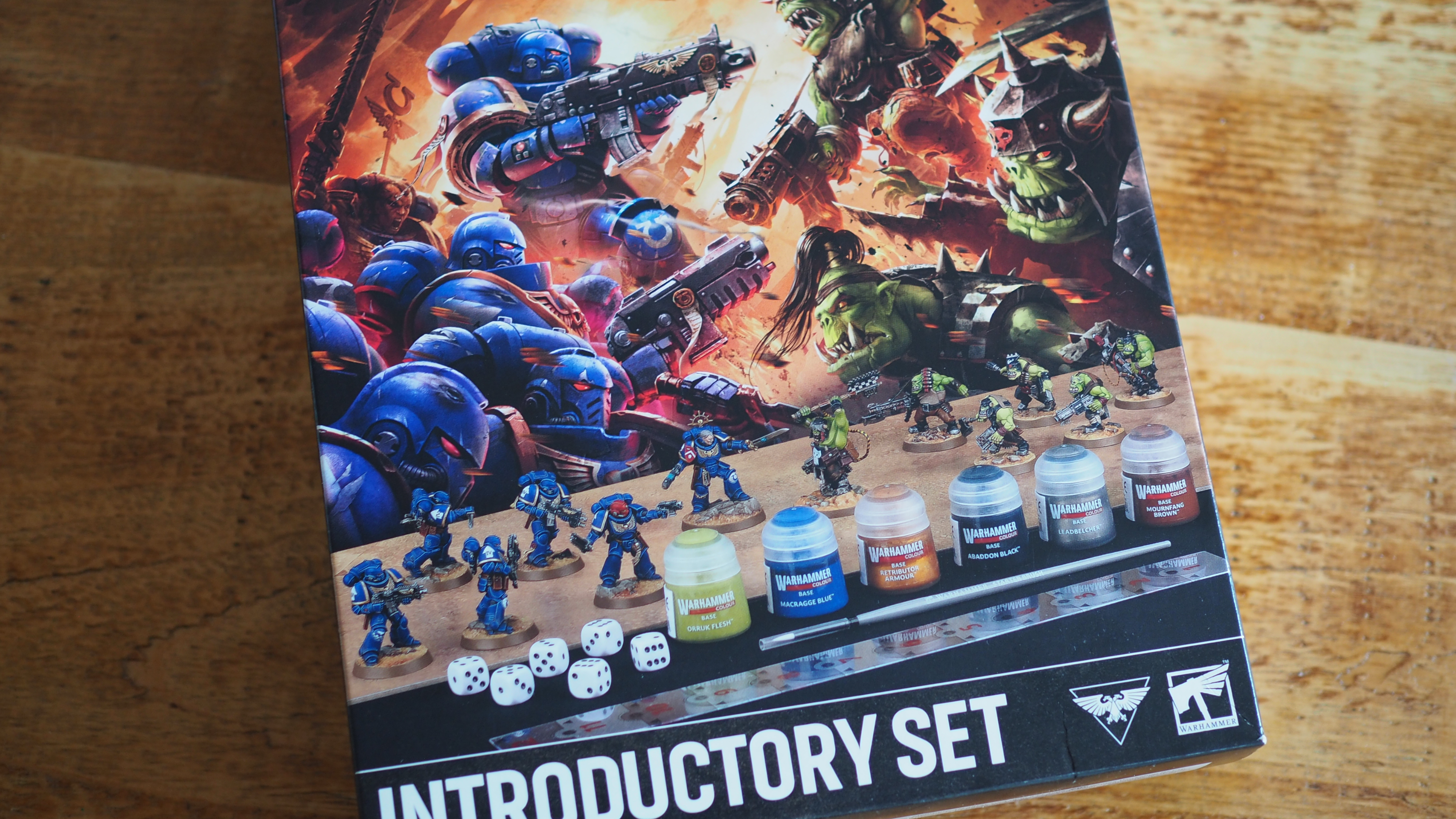 Warhammer 40,000 Introductory Set box on a wooden background