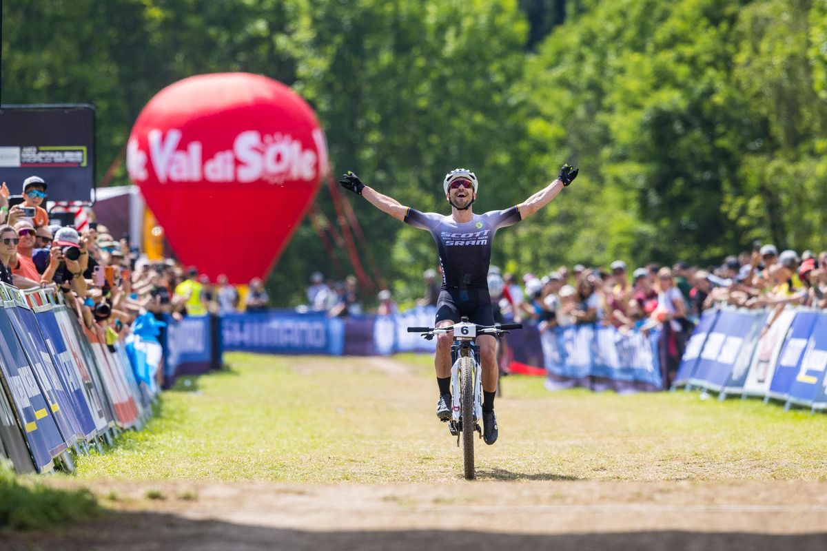 Nino Schurter triumphs over Hatherly to claim victory in elite men’s race at UCI MTB World Cup Val di Sole