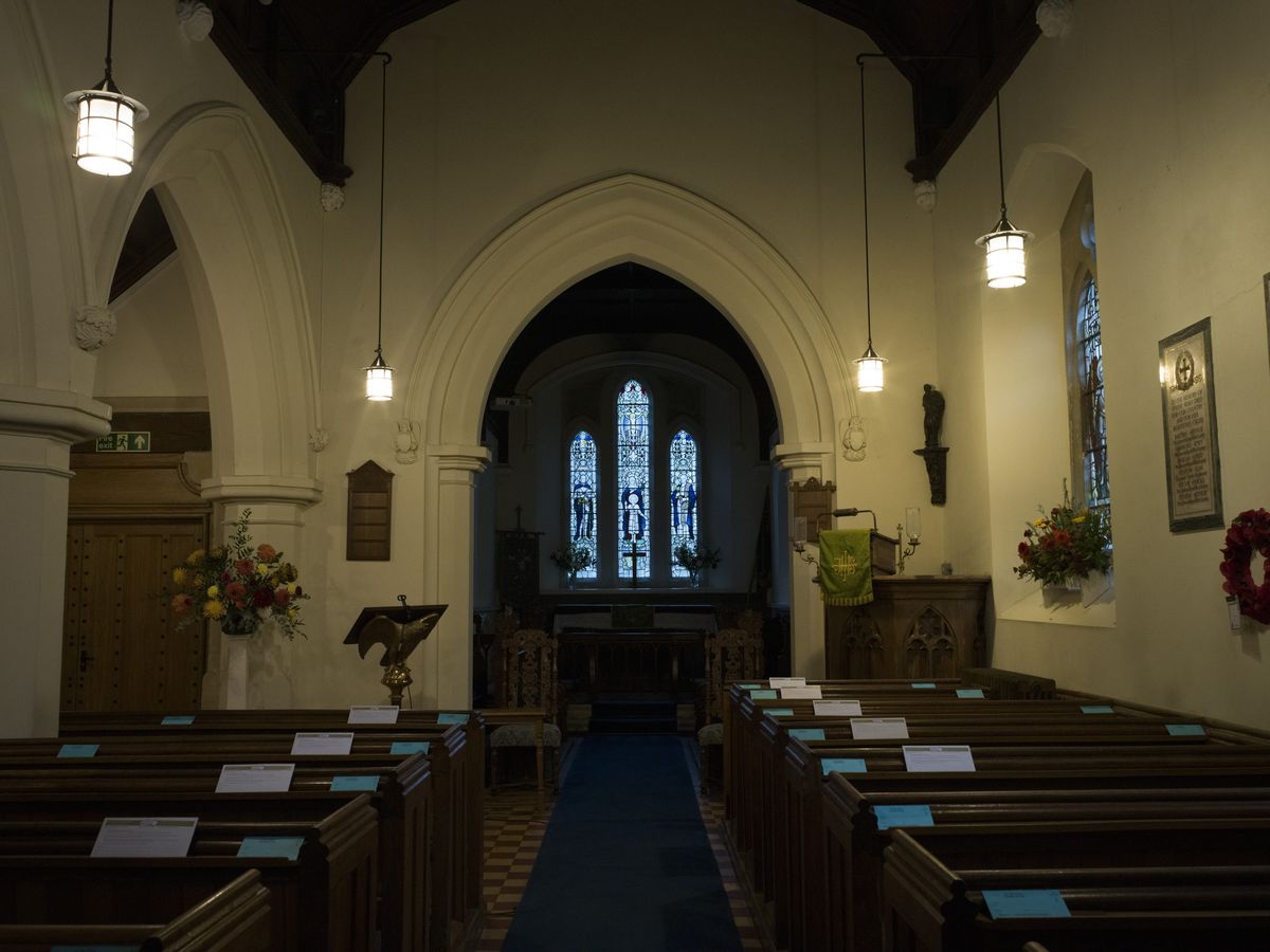 A sharp handheld picture taken with the Hasselblad X2D 100C in low light with long exposure time inside a church