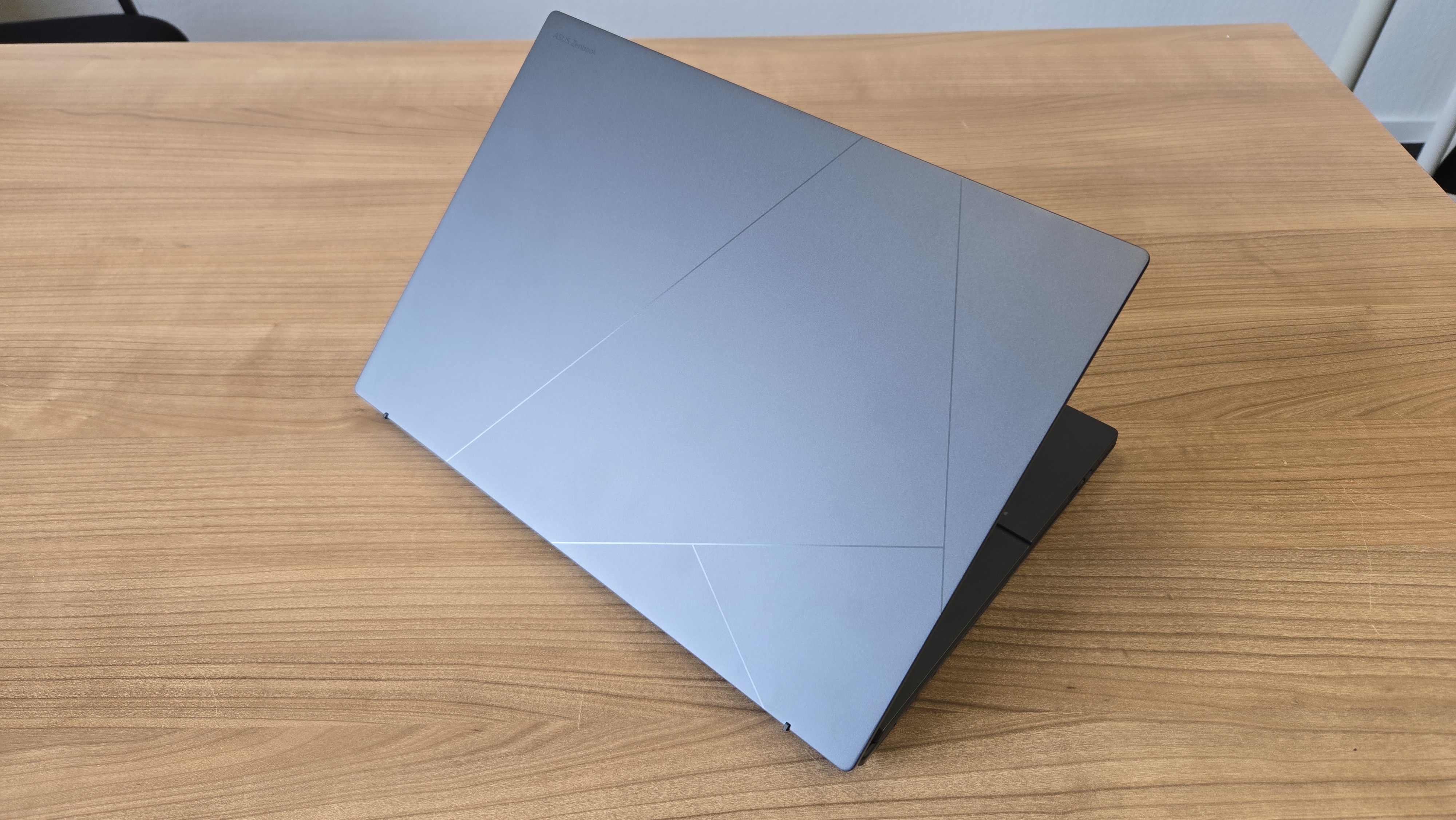 ASUS Zenbook Duo (2025)