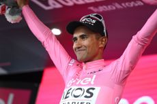 Jhonatan Narváez in the Maglia Rosa after stage 1 of the Giro d'Italia