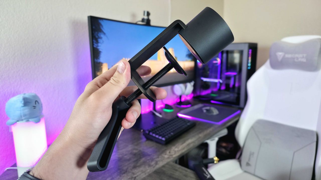 Image of the HyperX Caster microphone and camera boom arm.