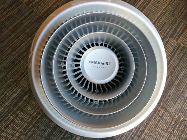 The Frigidaire Gallery has oscillating louvers that help circulate air, allowing it to quickly cool the room.