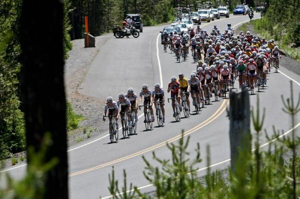 The UnitedHealthcare team keeps the tempo high on the front