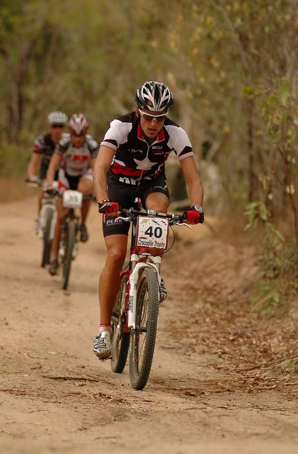 Belgian Glen de Bont leads a bunch of riders