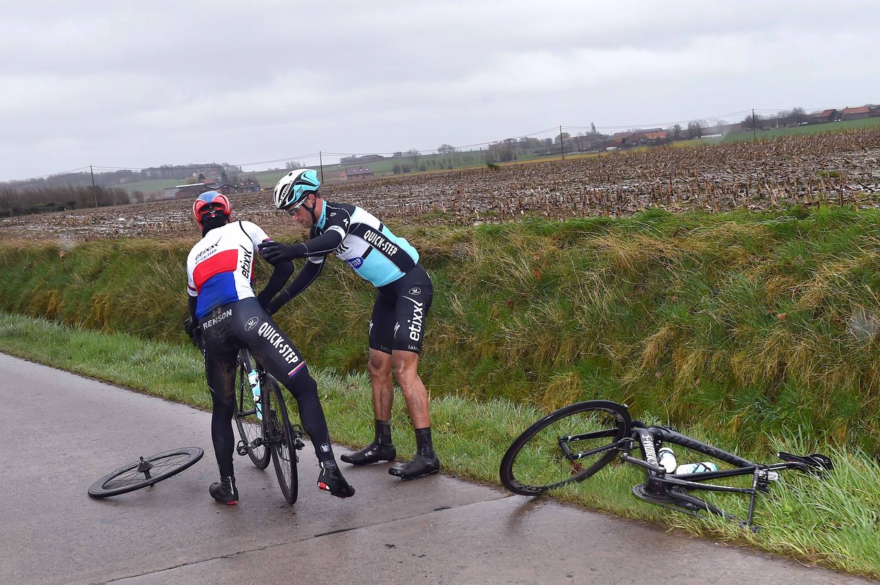 Zdenek Stybar (Etixx-Quick Step) gets a wheel from Nikolas Maes