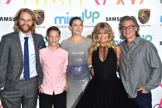 families - kurt wyatt russell goldie hawn kate hudson