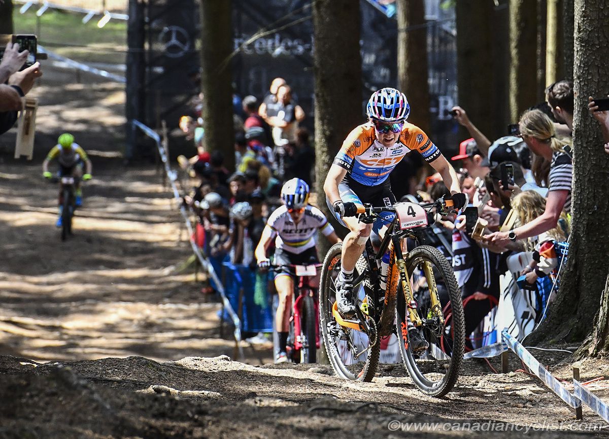 Anne Tauber (Ned) Cst Sandd Bafang MTB Racing Team being hunted down by Kate Courtney (USA) Scott-SRAM MTB Racin