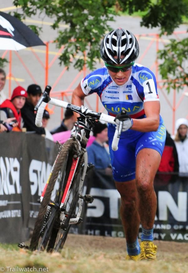 Katerina Nash (Luna Pro Team) on the run-up