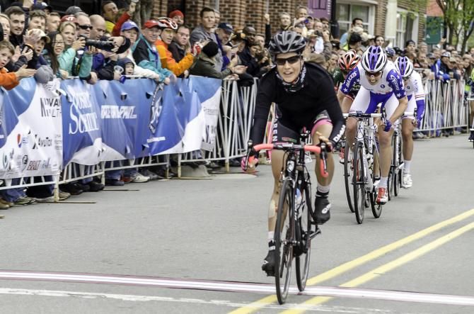 Elena Cecchini handily outsprints Alission Powers to take the win.