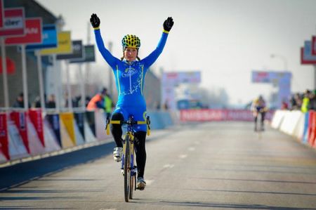 Daphny van den Brand (AA Drink - Leontien.nl) celebrates her victory in MIddelkerke.