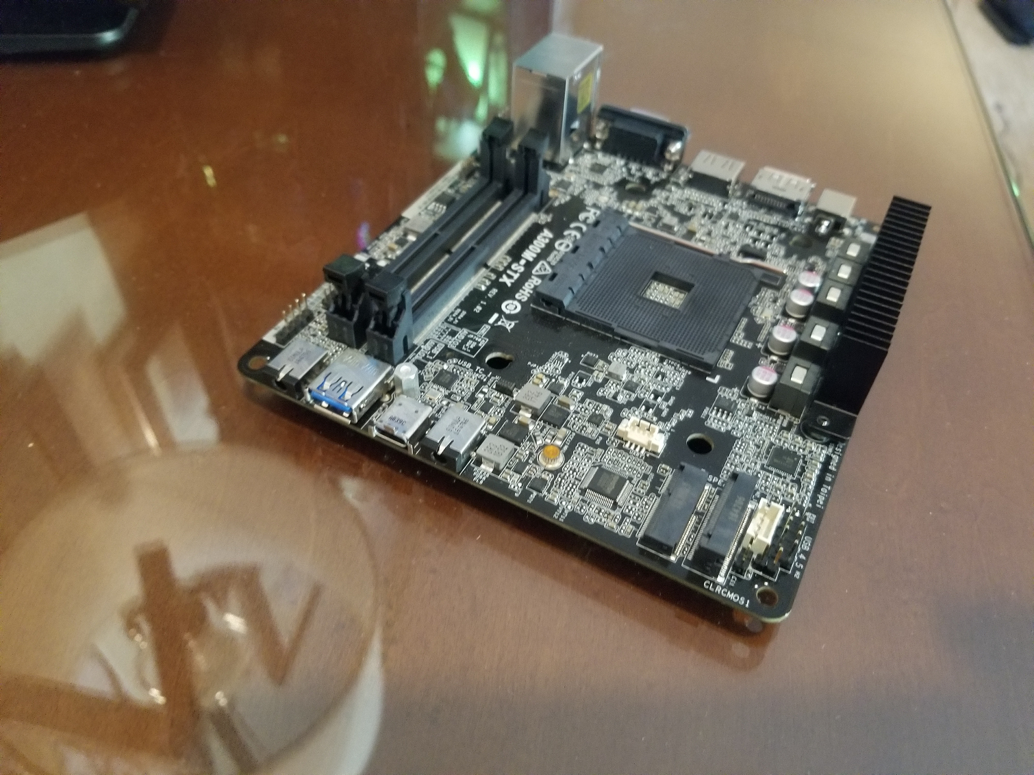 ASRock Debuts World's Smallest AM4 Motherboard, Comes With DeskMini System | Hardware