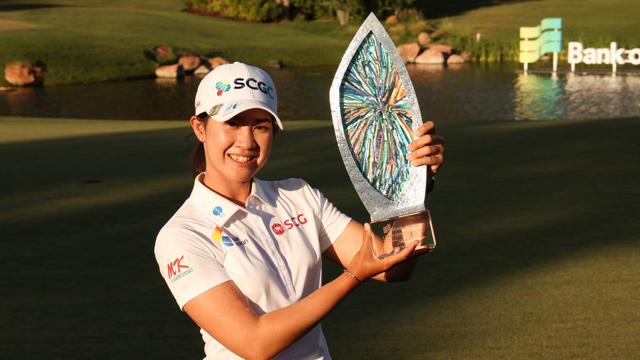 Pajaree Anannarukarn with the Bank Of Hope LPGA Match Play trophy