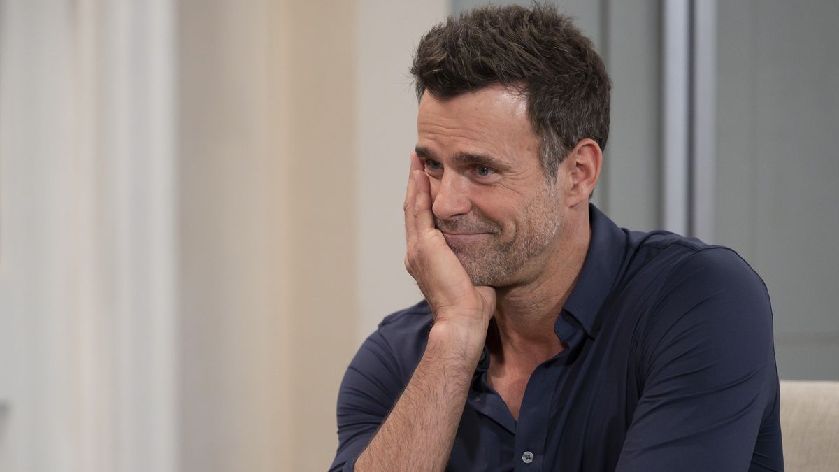 Cameron Mathison as Drew smiling in General Hospital