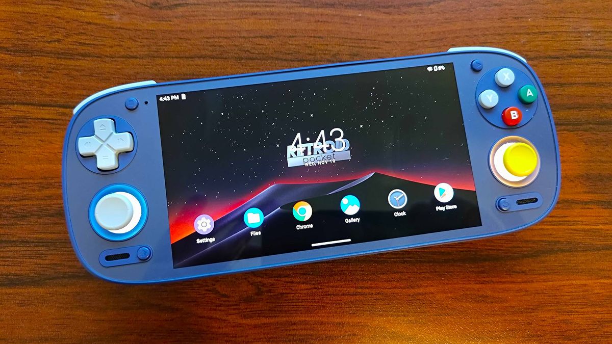 Retroid Pocket 5 on woodgrain desk.